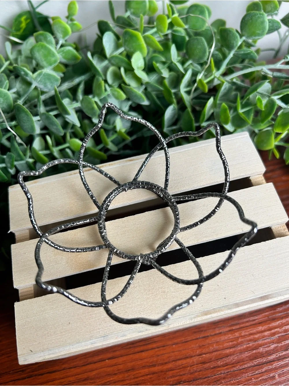 Metal Lotus Sphere Holder - Picture 3 of 6